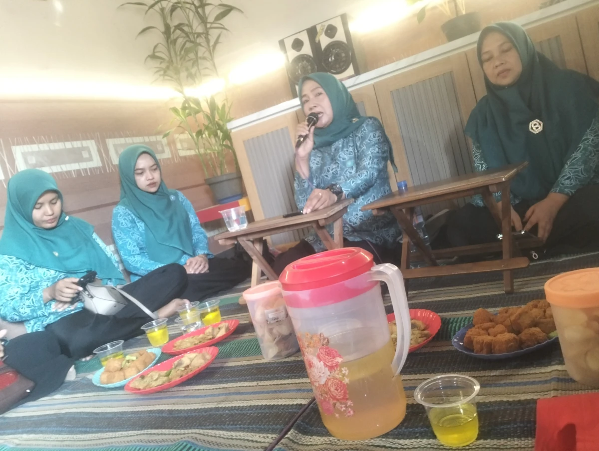Kunjungan ke PKK RT