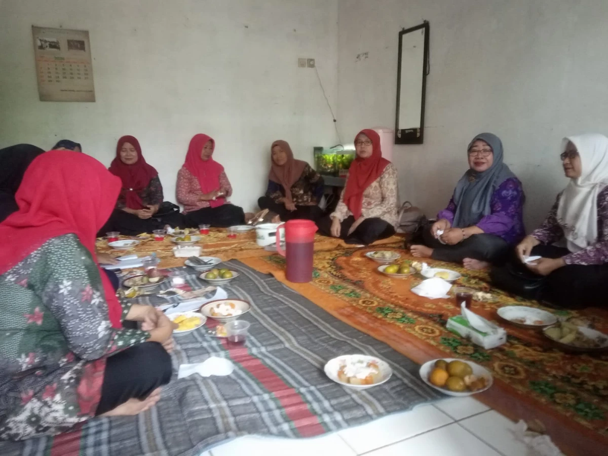 Rapat inti pengurus PKK desa kecapi 