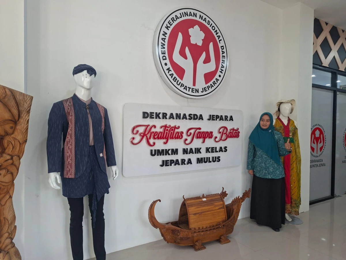 Kunjungan ke galeri dekranasda Jepara