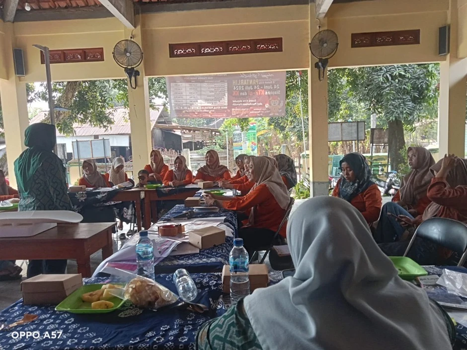 Pelatihan administrasi posyandu 6 SPM 