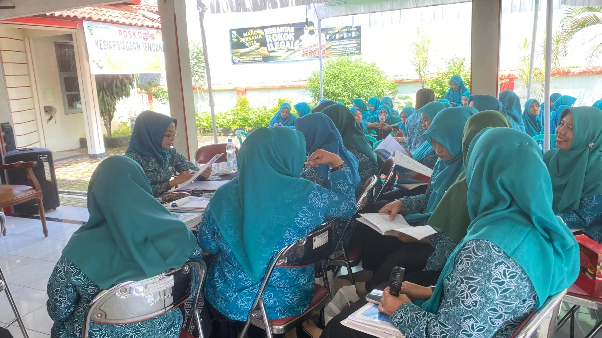 EVALUASI AWAL PROGRAM TP.PKK KECAMATAN DENGAN TP.PKK DESA SE KECAMATAN KECUNGN D