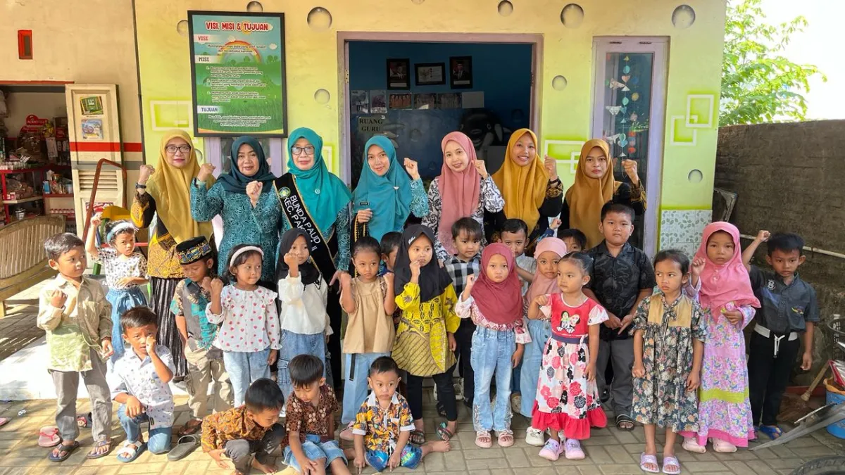 Kegiatan Ketua TP PKK Kecamatan Pakisaji dan Bunda Permata Bundaaud, Bunda Literasi dalam Kunjungan ke Pos PAUD