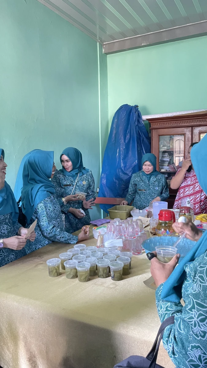 TP PKK Kecamatan Donorojo Bersama TP PKK Kabupaten Jepara Kunjungi UMKM Siwi Peni Desa Ujungwatu