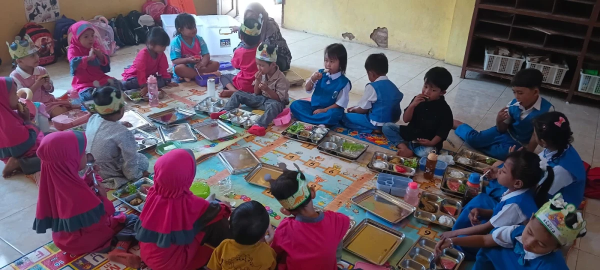 Makan bersama oleh KB & TK Nurul Islam Jondang