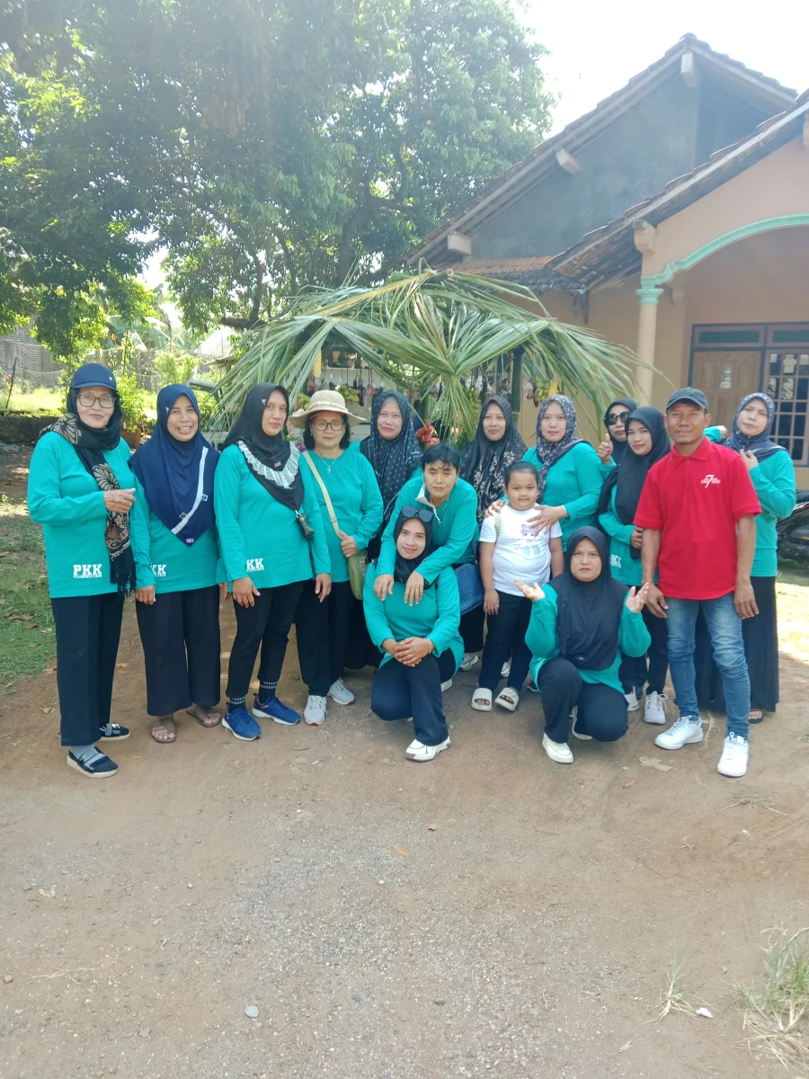 PKK RT 03 RW 07 Berpartisipasi dalam Kegiatan Sedekah Bumi sebagai Wujud Pelestarian Tradisi