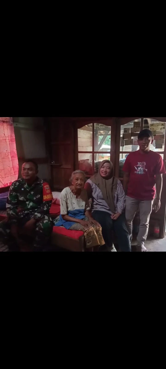 Jumat Berkah, Koramil Mlonggo Salurkan Bantuan kepada Lansia di RT 01 RW 02 Desa Karanggondang