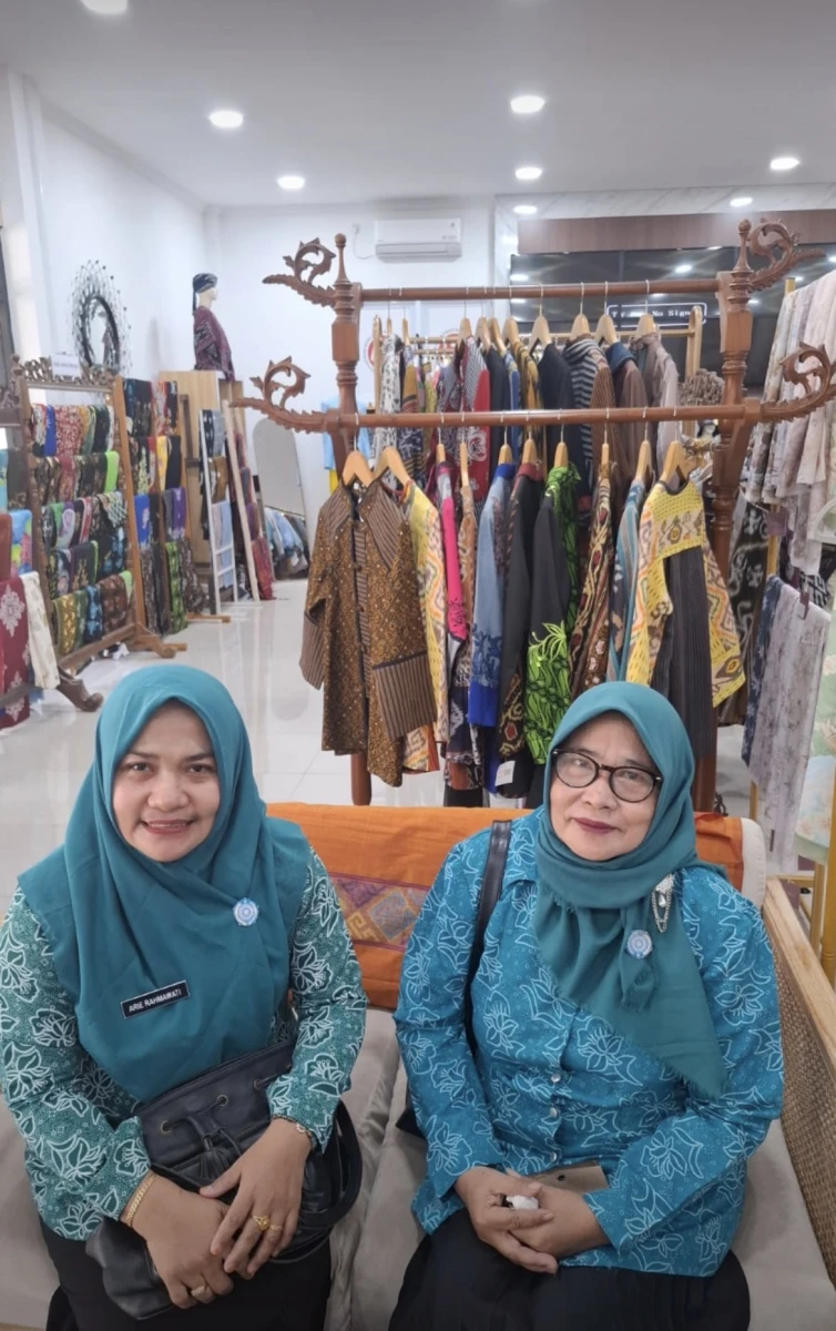 Anggota Dekranasda Kecamatan Tahunan kunjungan ke Dekranasda Kab Jepara