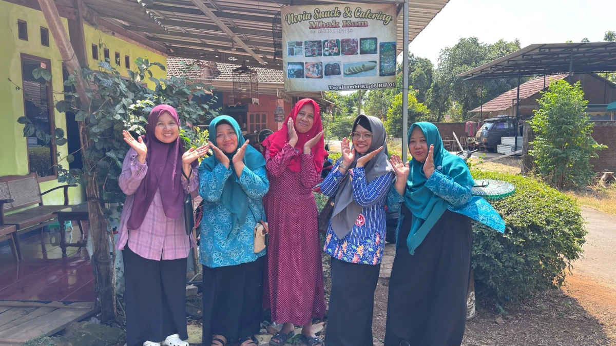 Dukung UMKM Desa, Dekranasda Kecamatan Tahunan Kunjungi Sentra Kintelan Tegalsambi