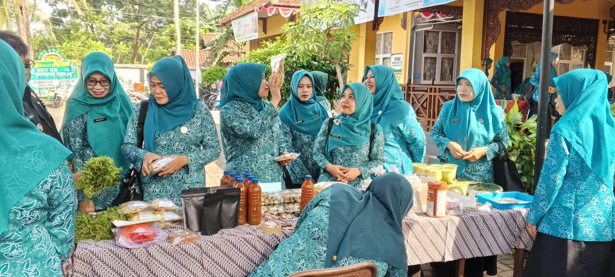 TP PKK Kecamatan Pakisaji mengadakan bazar Up2k Desa se Kecamatan Pakisaji dalam kegiatan evaluasi awal PKK Kecamatan dan Desa se Kecamatan Pakisaji tahun 2026