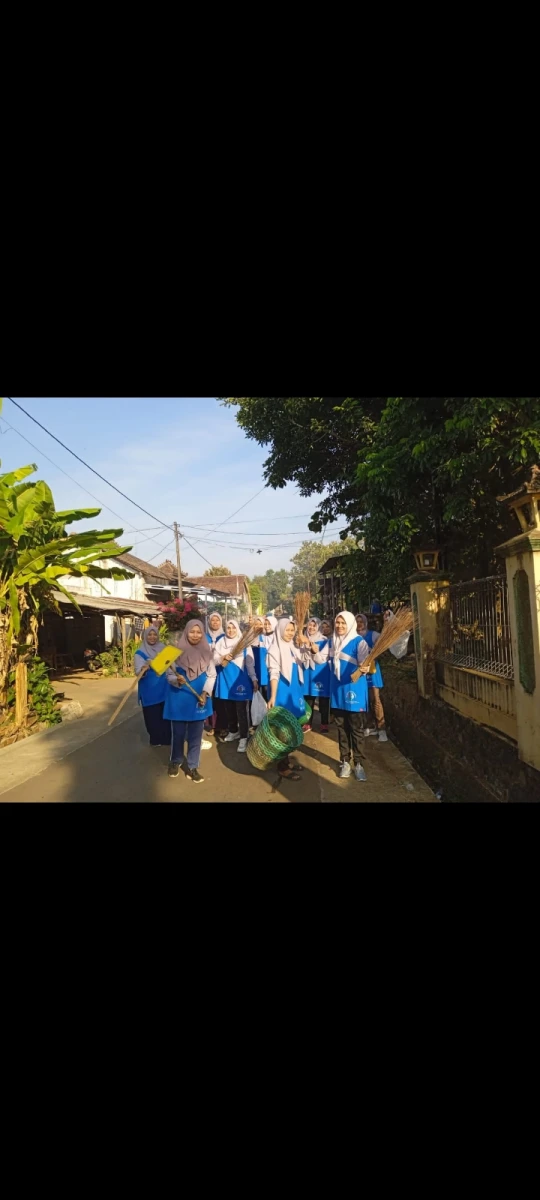 Gotong royong di desa Rau