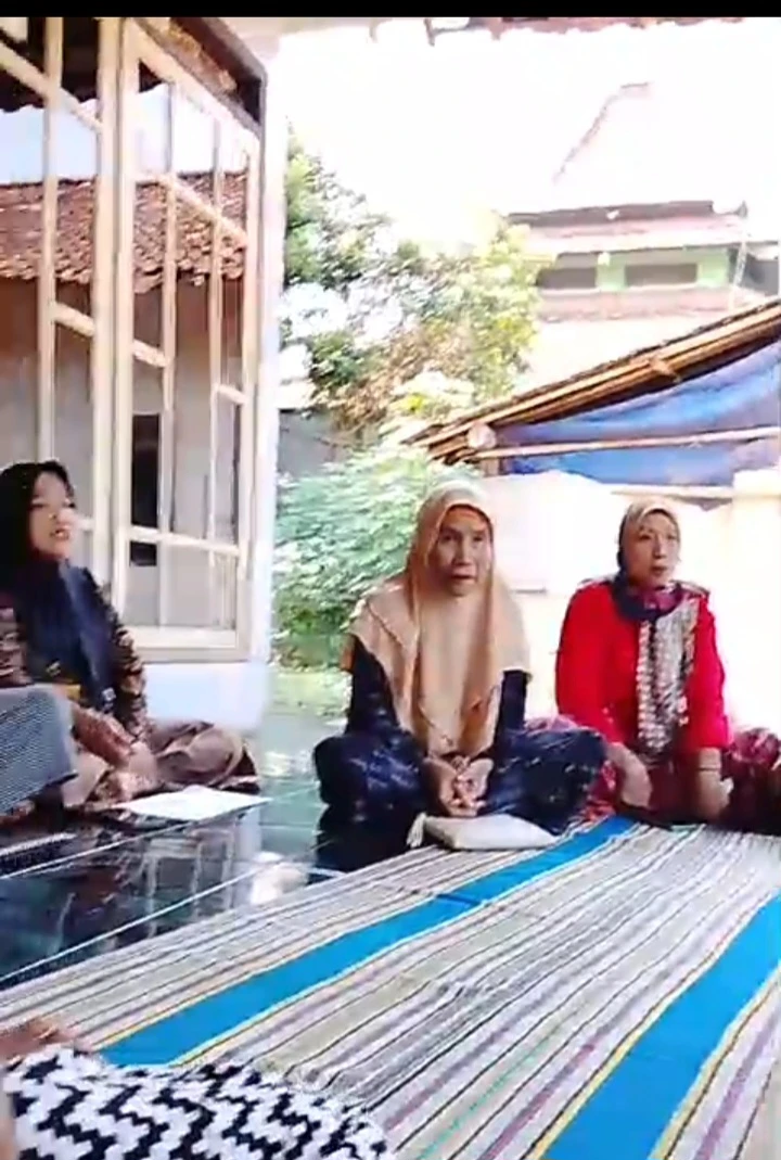 Pertemuan Rutin PKK RT 03/RW 05 Desa Karanggondang Diisi Sosialisasi Kebersihan Lingkungan Menyambut HUT Ke-81 Kemerdekaan RI