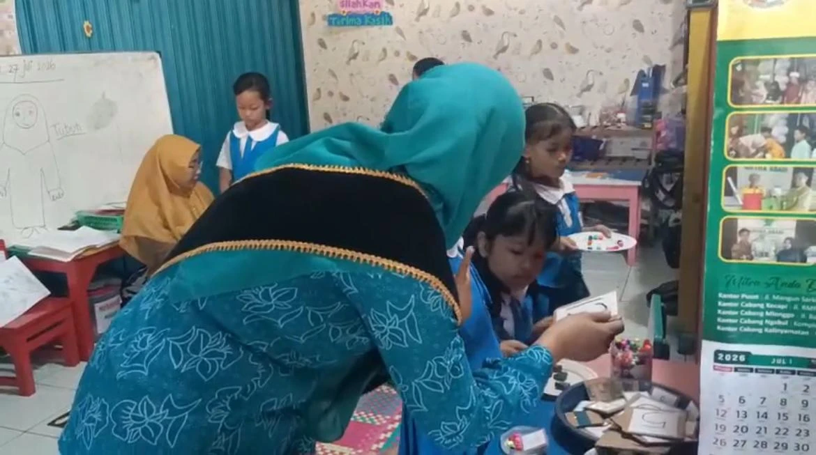 Belajar Membaca Bersama Murid TK Pertiwi Senenan