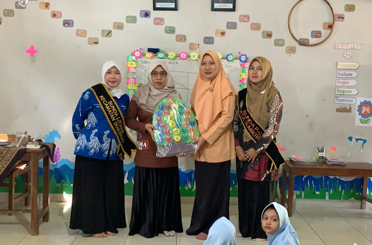 Mendampingi penerimaan bantuan APE  di RA MIFTAHUL FALAH Sumberrejo.