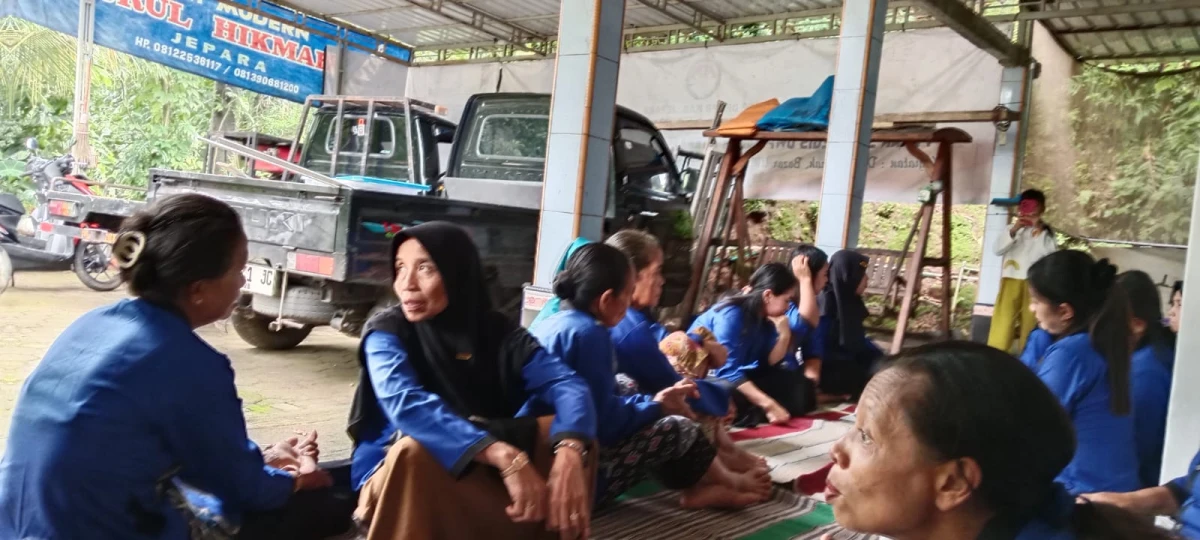 pertemuan rutinan PKK 