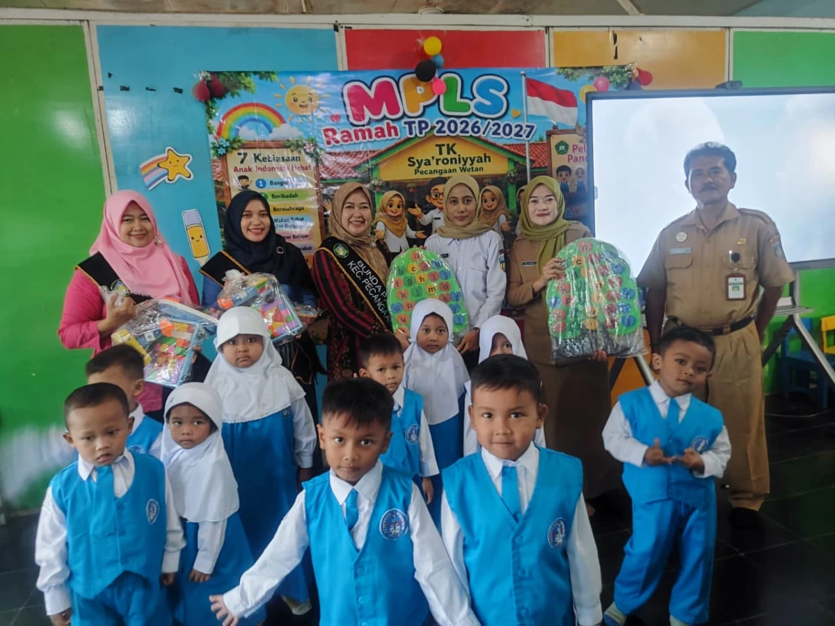 Penyerahan bantuan Alat Permainan Edukatif (APE) 