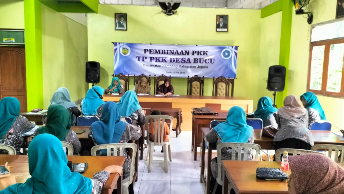 Pembinaan PKK Desa yang di hadiri oleh anggota PKK se desa Bucu. 