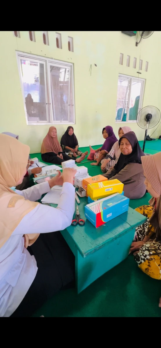 Bunda paud  merbersamai kegiatan posyandu lansia 