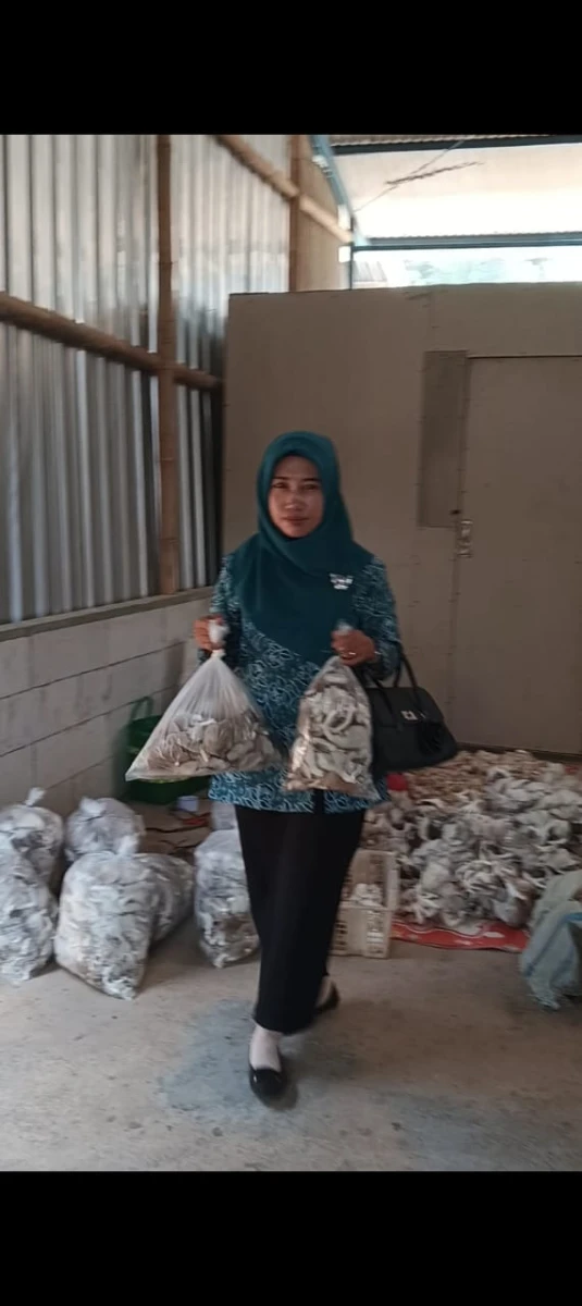 KUNJUGAN UMKM KE OMAH JAMUR JEPARA(BULUNGAN PAKIS AJI