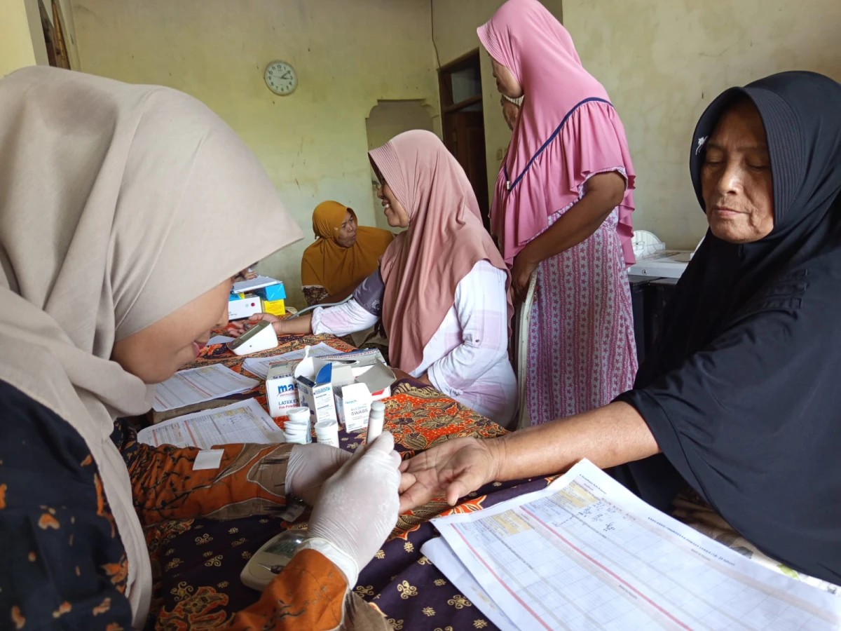 Kegiatan Posyandu lansia dan remaja Rajawali