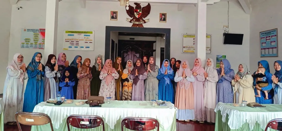 Kegiatan rutin Pkk desa Nalumsari dibulan April dan Halal Bihalal Hari Raya Idulfitri 1447 H