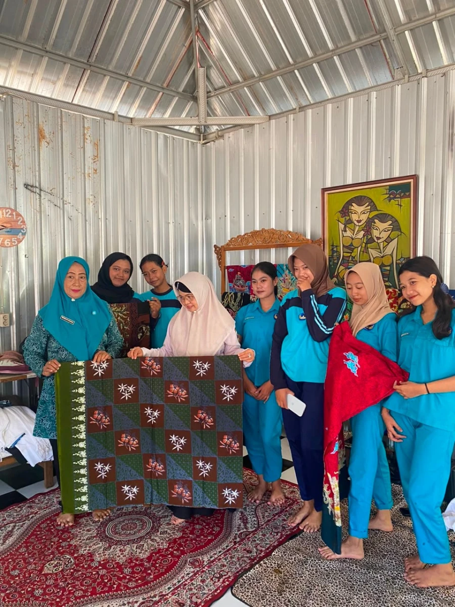 Kunjungan Ketua TP.PKK Desa Krapyak bersama Bunda Literasi kecamatan Tahunan