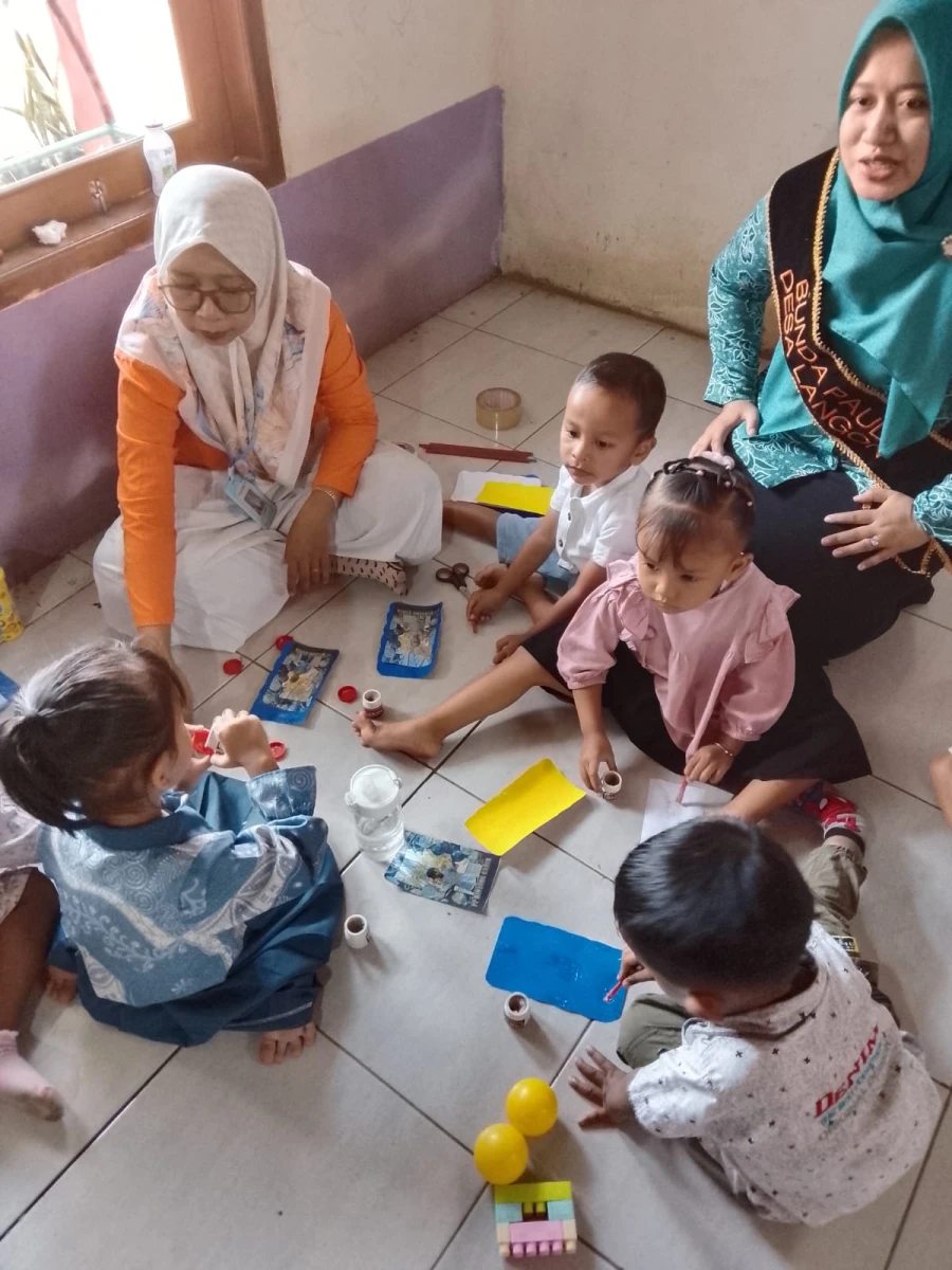 Belajar Sambil Berrmain Menempel Gambar Makan Bersama MBG