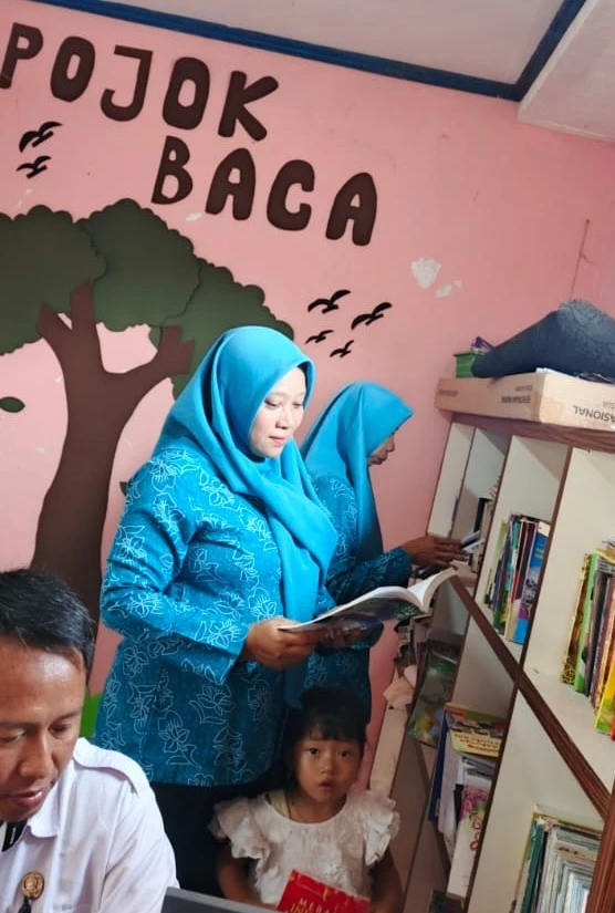 TP PKK Desa Mororejo Kunjungi Perpustakaan Desa